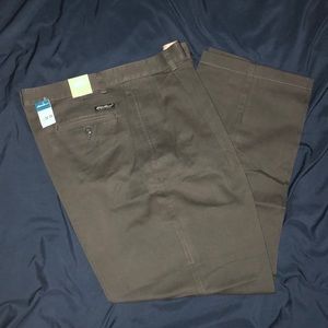 NWT 34/34 Men’s Khaki Relaxed Pleated